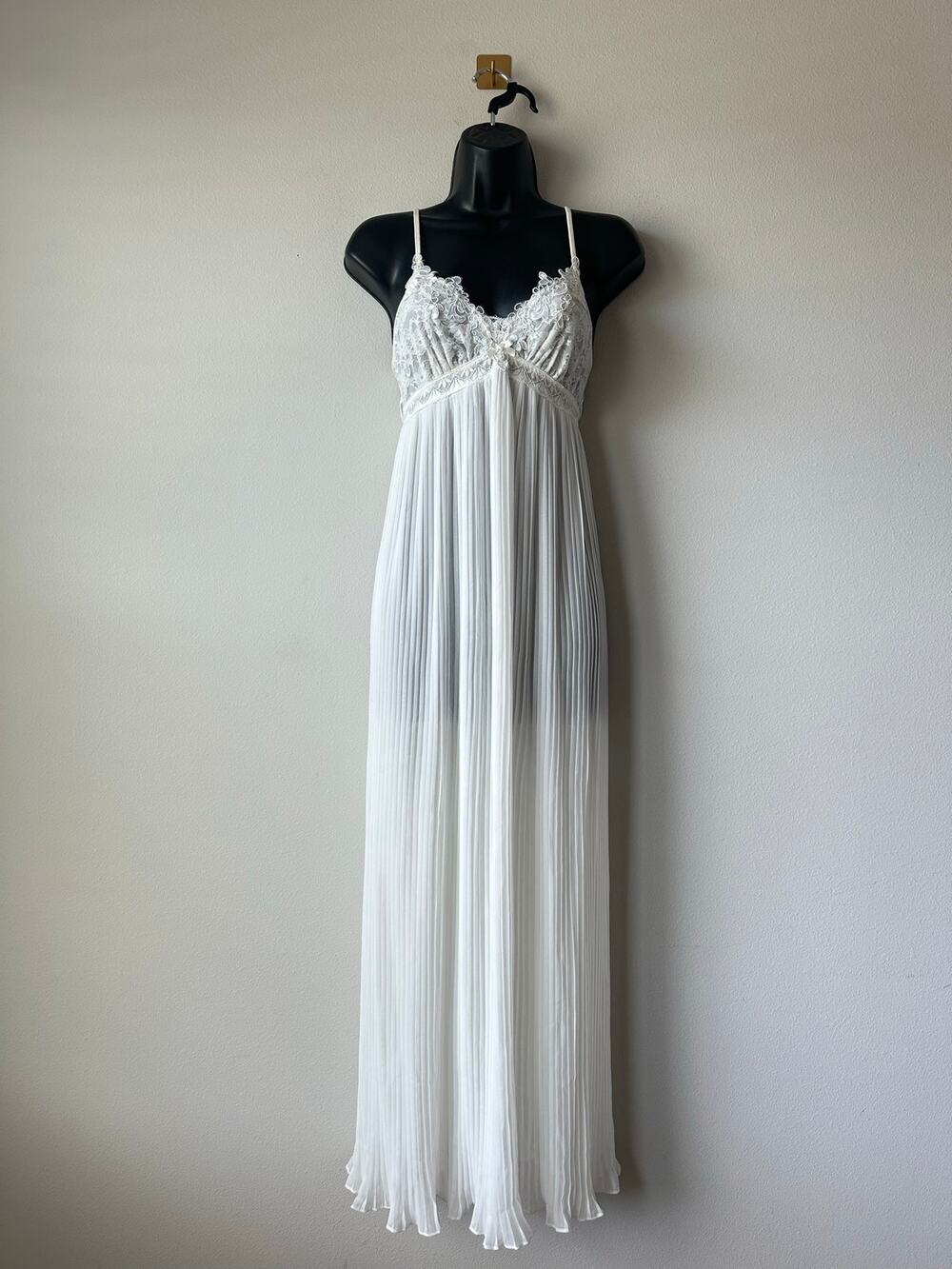 In Bloom by Jonquil White Lace Pleated Nightgown Maxi Dress Bridal Lingerie S